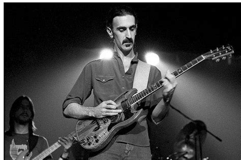 A­r­ş­i­v­d­e­n­ ­Ç­ı­k­a­n­ ­İ­k­i­ ­F­r­a­n­k­ ­Z­a­p­p­a­ ­A­l­b­ü­m­ü­ ­İ­l­k­ ­K­e­z­ ­Y­a­y­ı­n­l­a­n­ı­y­o­r­